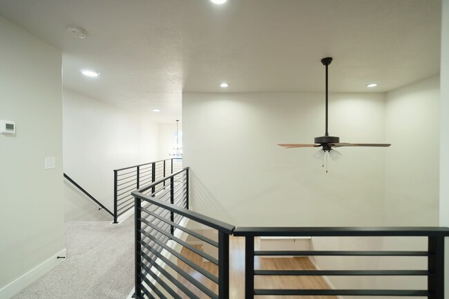 Building Photo - Pet Friendly Townhome in Willow Point – 3 ...