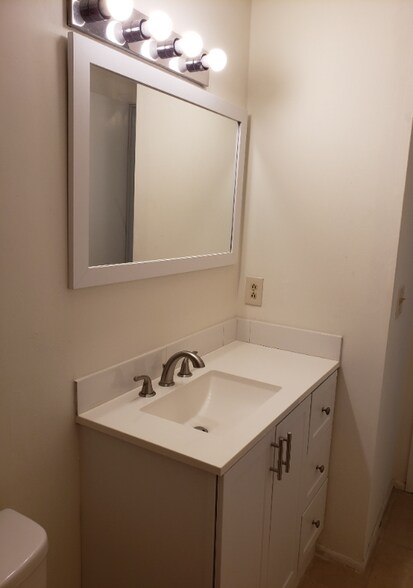Building Photo - 4903 Catalina Dr