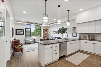 Building Photo - Hip Strip Furnished Condo in Reed Building $2,500 / Month - DATES NEGOTIABLE