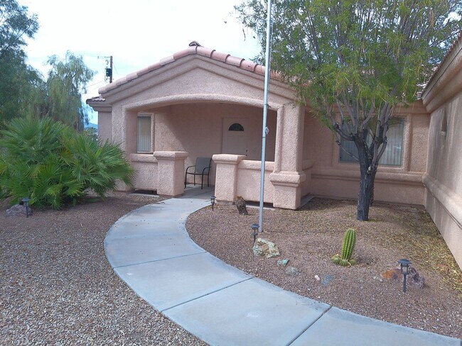 Building Photo - 1740 Quartz Ln