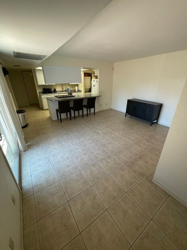 Dining - 4818 S Alder Dr