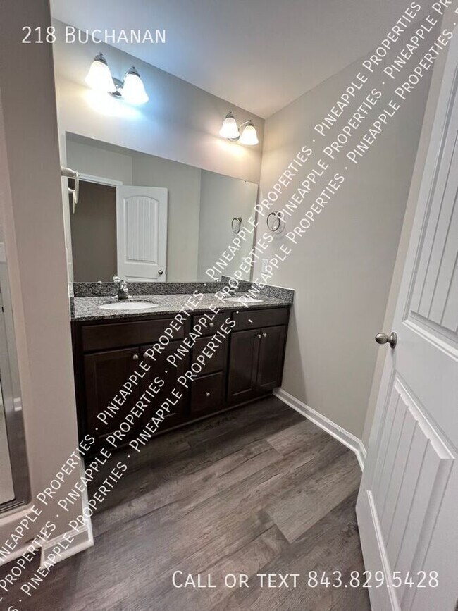 Building Photo - 218 Buchanan-