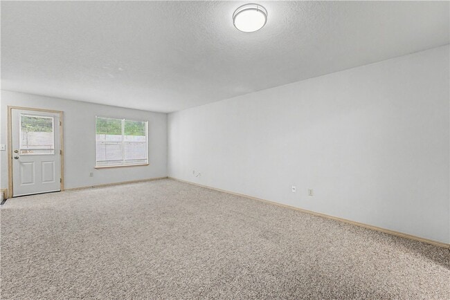 Building Photo - 1366 E Sequoyah Ct