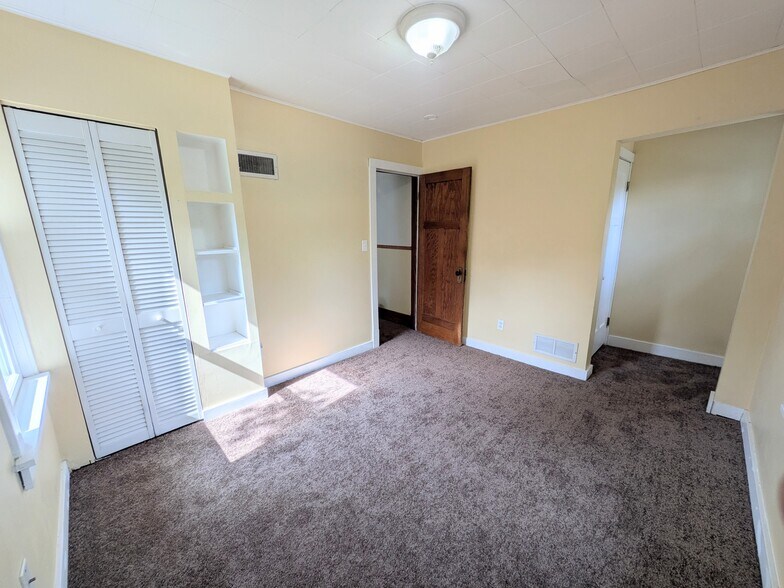 Bedroom 2 - 118 Harding Ave