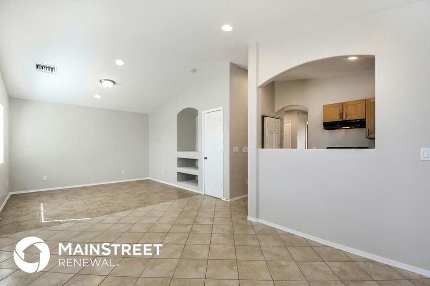 Building Photo - 5040 Fremont Ave