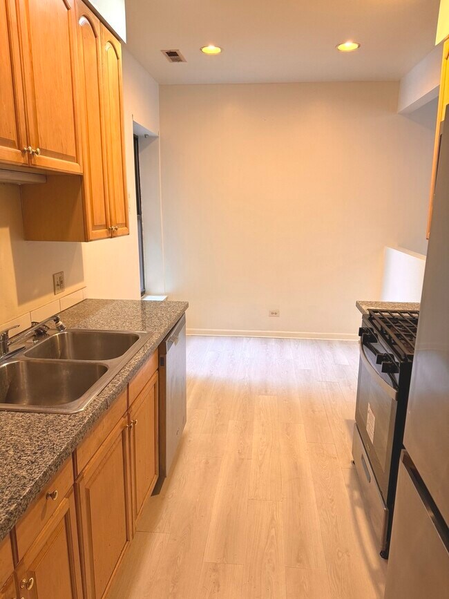 Building Photo - 4615 S Michigan Ave