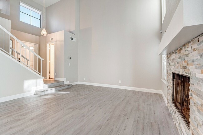 Building Photo - Gorgeous 2 Bedroom home in Desert Shores Racquet Club!