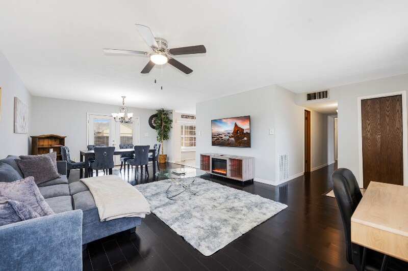 Building Photo - 5604 Perrin St