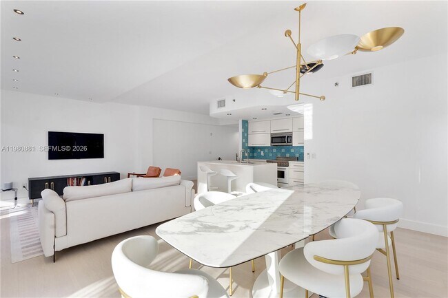 Building Photo - 828 3rd St