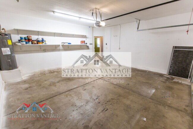 Building Photo - 1131 E Ferrara St