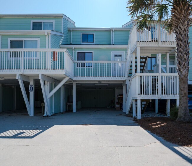 Building Photo - PERFECT FURNISHED RENTAL FOR A WINTER AT T...