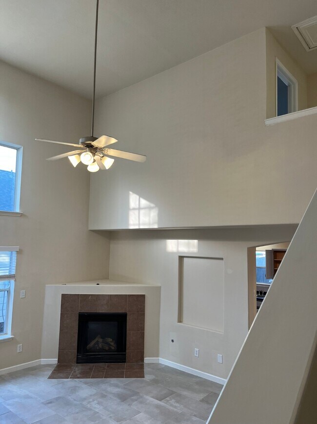 Building Photo - 21650 Falvel Sunset Ct