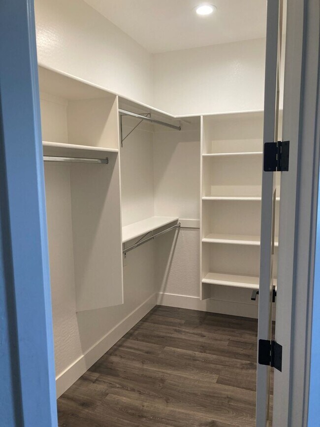 Building Photo - Practically new 4 bedroom home in Chino Valley!