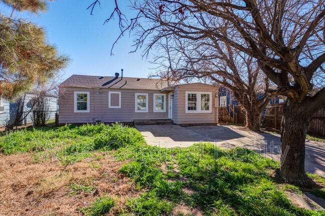 Building Photo - 2516 2nd St