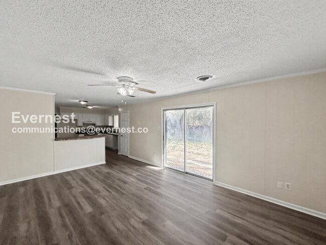 Building Photo - 3 Bed/2 Bath Home with Carport / Pet-Friendly / Available Now!