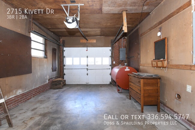 Building Photo - 2715 Kivett Dr