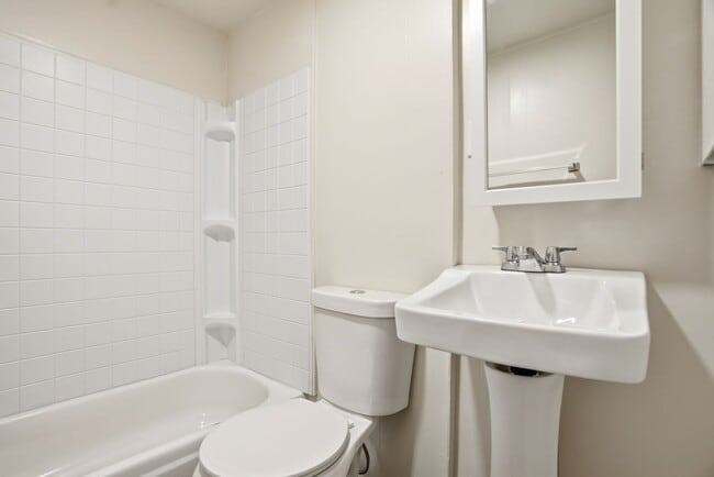 Building Photo - Spacious 3 Bedroom 1 Bath home in the Perry District!