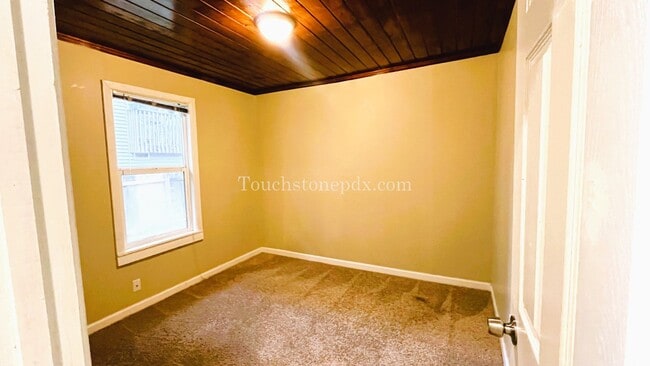 Building Photo - *$700 OFF SECOND MONTHS RENT* Cozy Urban L...