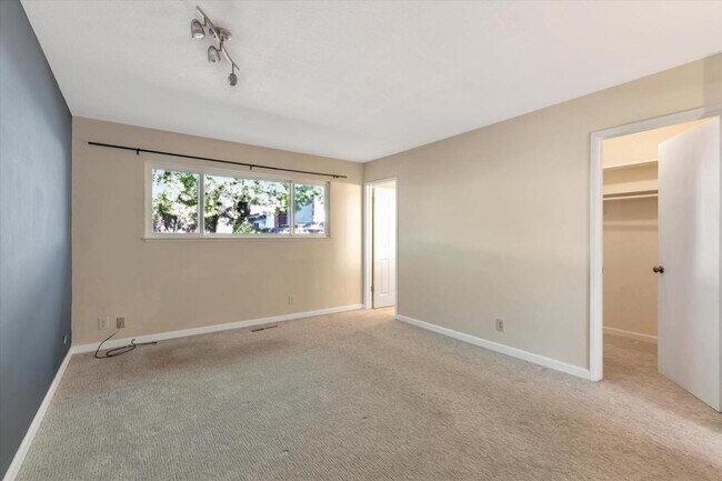 Building Photo - 40307 San Sebastian Pl