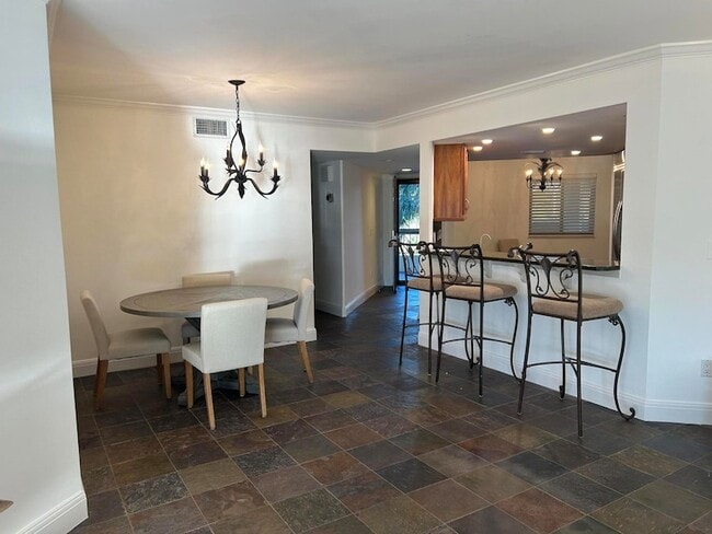 Building Photo - 625 NW North River Dr