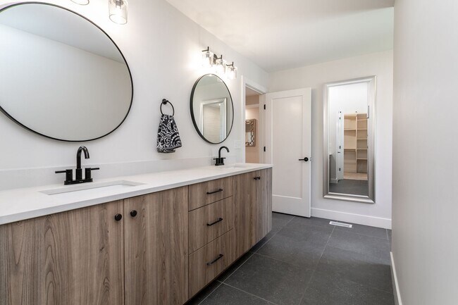 Building Photo - Luxury Breckenridge Park Home