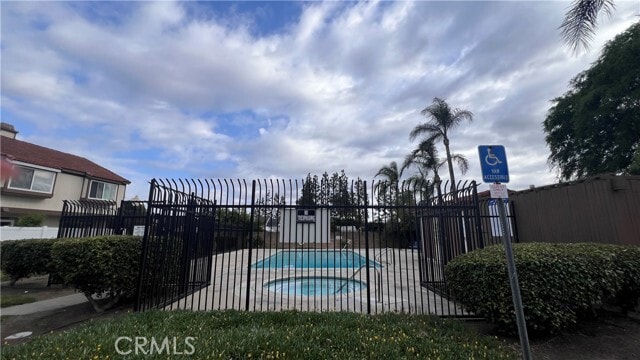 Building Photo - 1206 S Cypress Ave