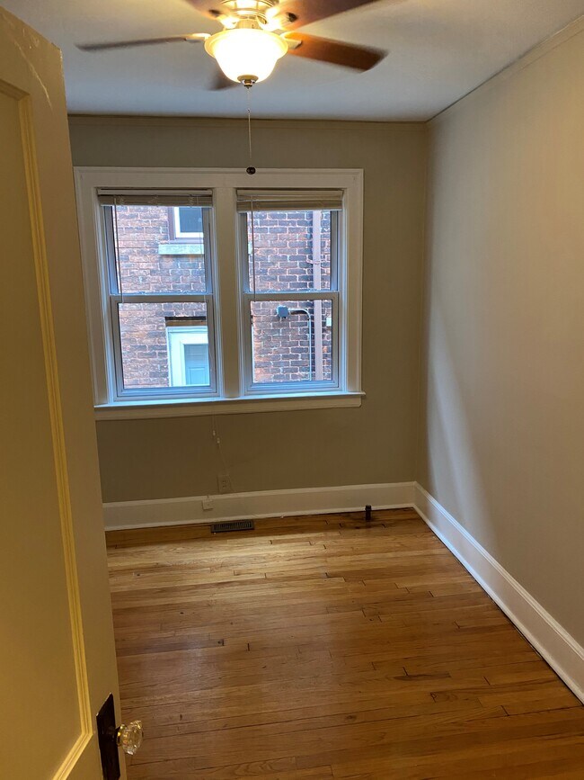 Building Photo - 910 Beaconsfield Ave