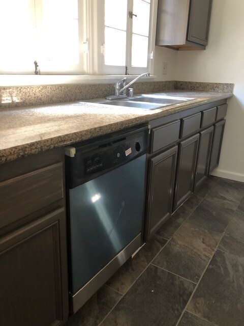 KITCHEN - 410 N Orange Grove Ave