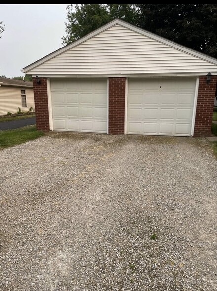 One car garage - 226 Bonnett St SW