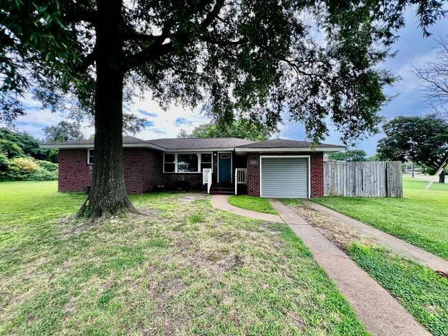 Primary Photo - Charming 4 Bedroom home in Norfolk