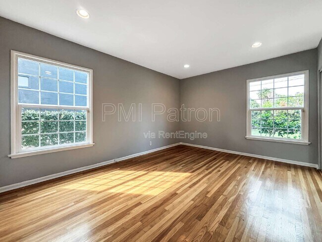 Building Photo - 5147 E Los Flores St