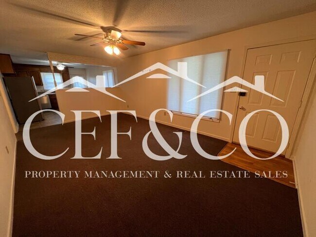 Building Photo - Beautifully maintained 2 bedroom 1.5 bathroom duplex, now available.