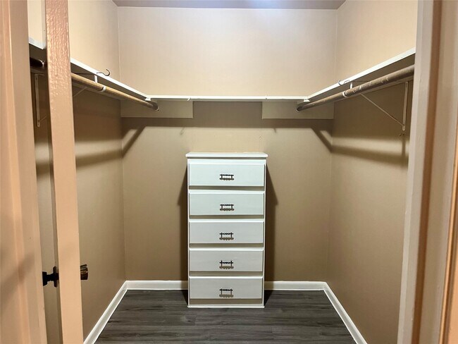 Building Photo - 1407 14th Ave N