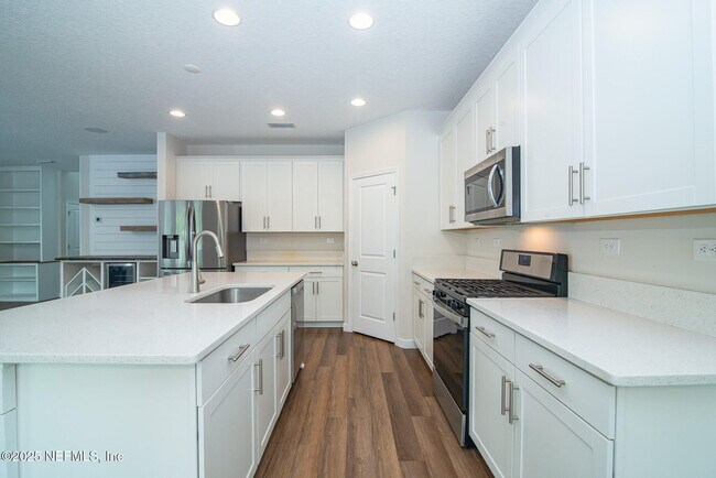 Building Photo - 690 Windermere Way