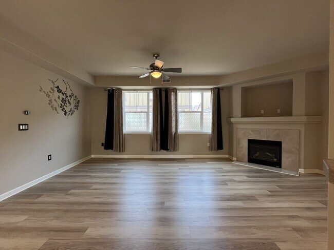Building Photo - Distinctive 3-Story Tigard Townhouse with Stainless Steel Kitchen, Vaulted Ceilings & Attached 2-...