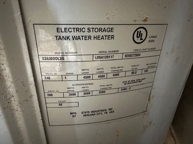 Building Photo - Nice 2 Bedroom/2.5 Bath/1 Car Garage End Unit Townhome For Rent!