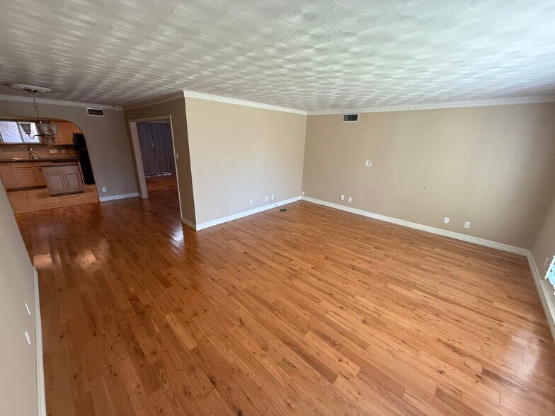 Building Photo - 8618 Baltimore Dr