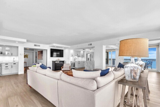 Building Photo - 5380 N Ocean Dr
