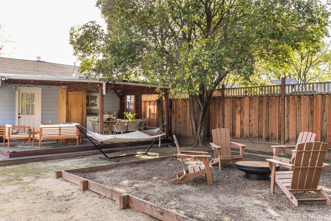 Building Photo - 839 Patchett St