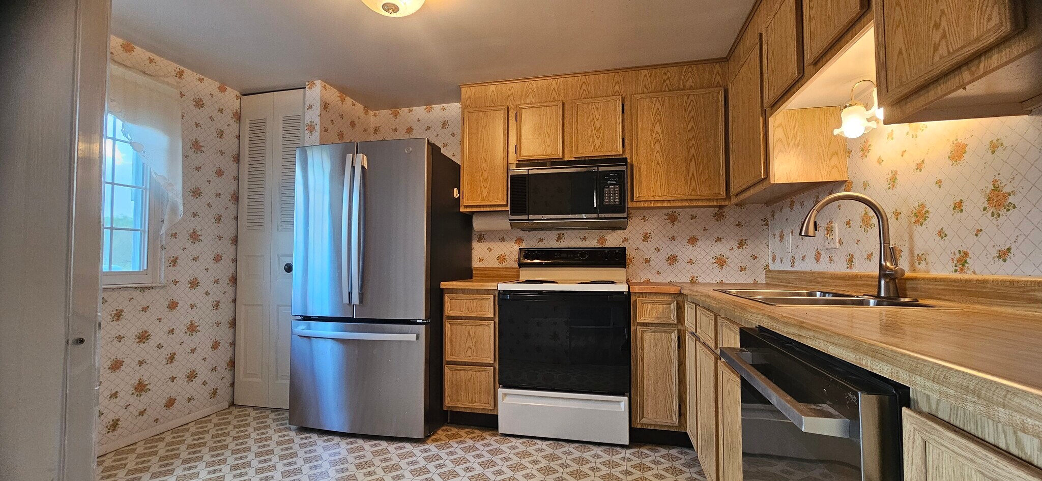 Kitchen - 307 Countryside Dr