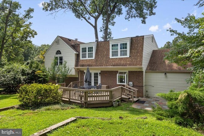 Building Photo - 2215 Loch Lomond Dr