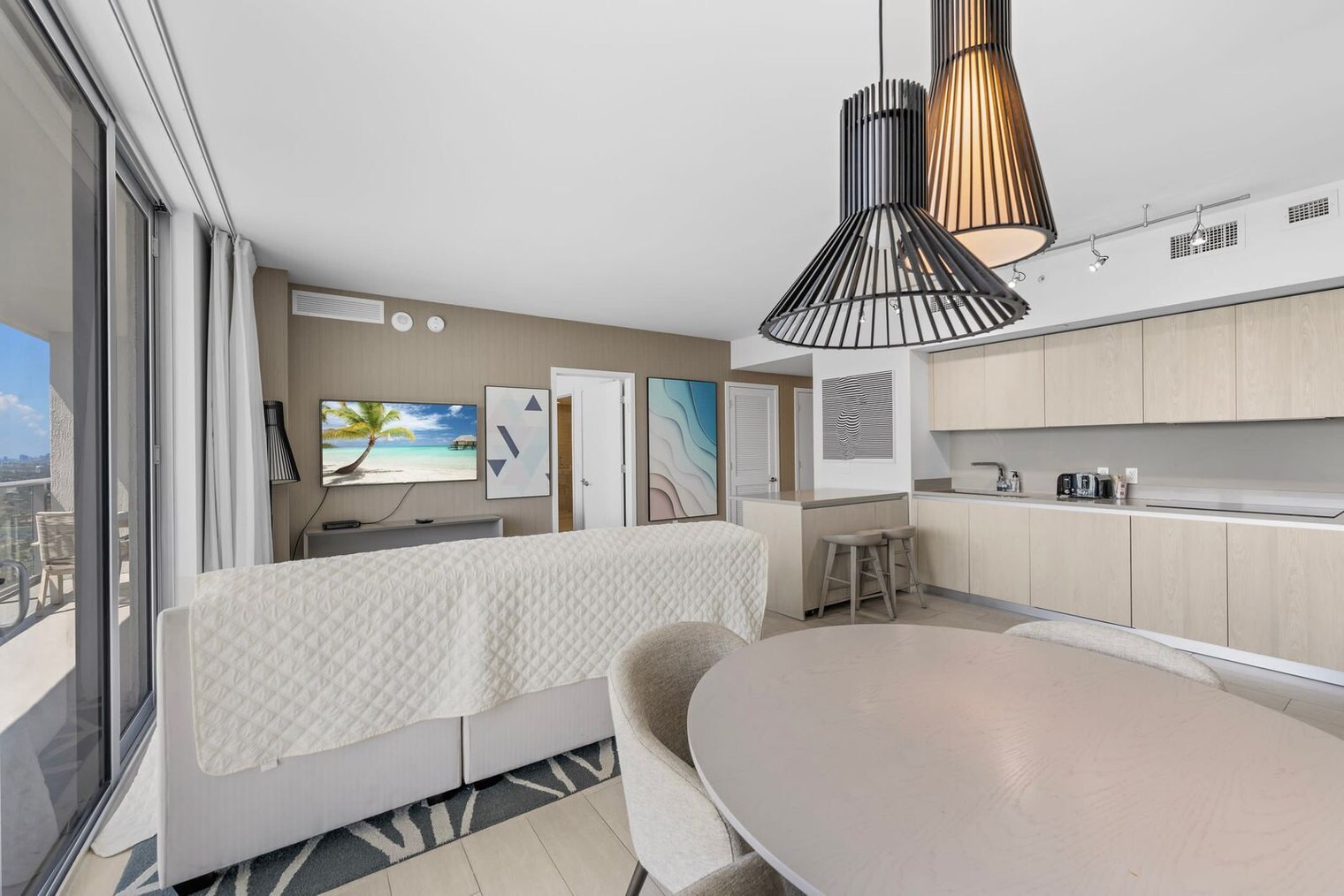 Building Photo - 4010 S Ocean Dr