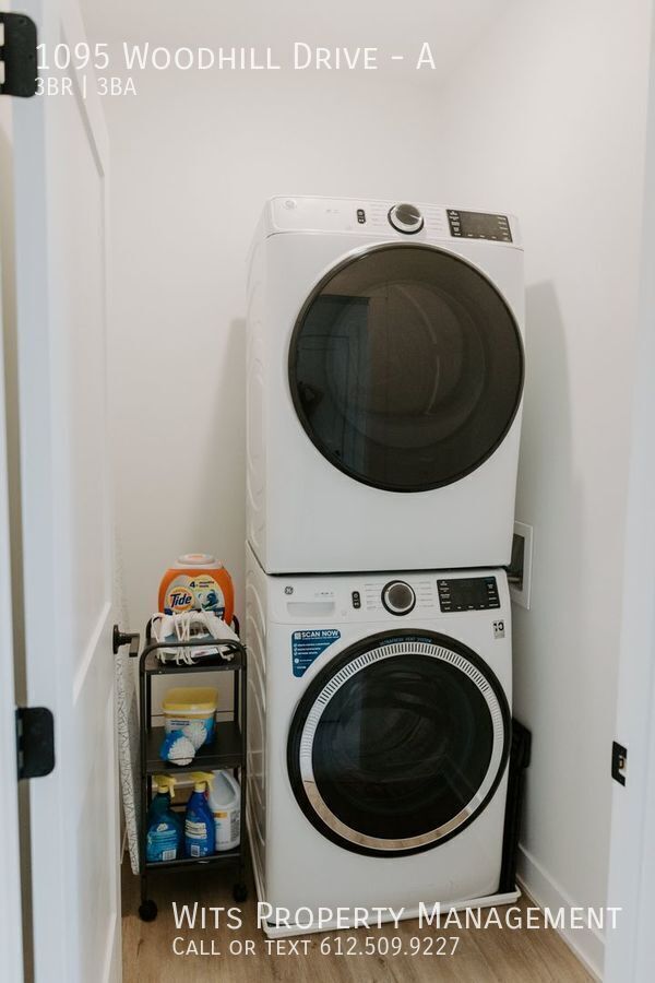 Building Photo - 1095 Woodhill Dr