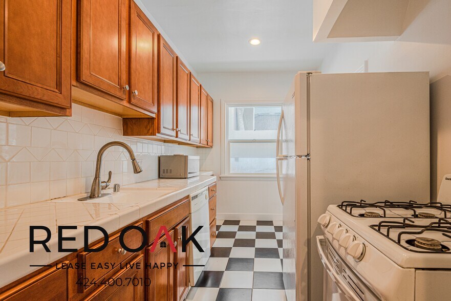 Building Photo - 1818 Whitley Ave