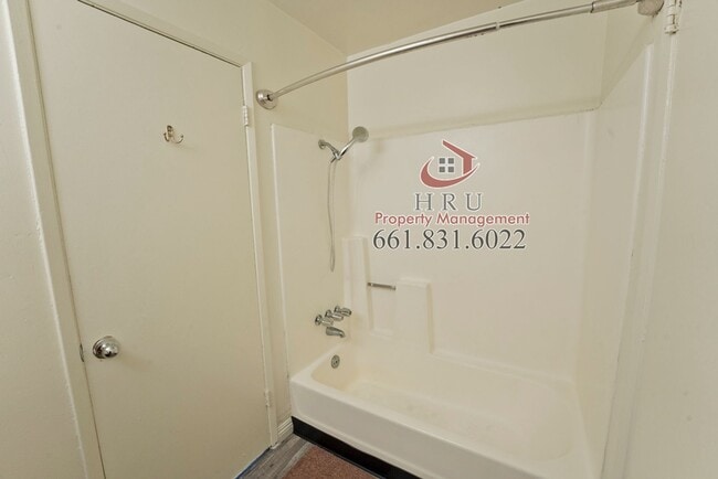 Building Photo - SW-Bakersfield 3 bedrooms 1 baths