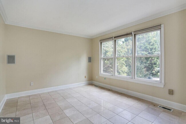 Building Photo - 4412 Sangamore Rd
