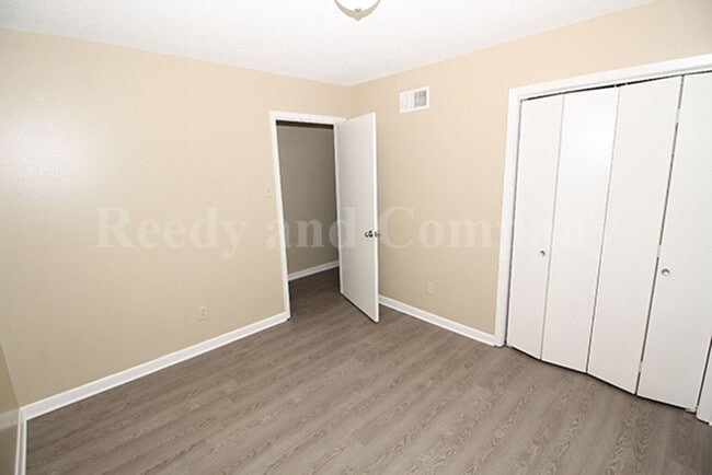 Building Photo - 5130 Queen Elizabeth Fwy