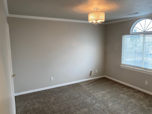 Building Photo - Nice home in great location