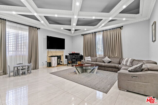Building Photo - 12643 Archwood St