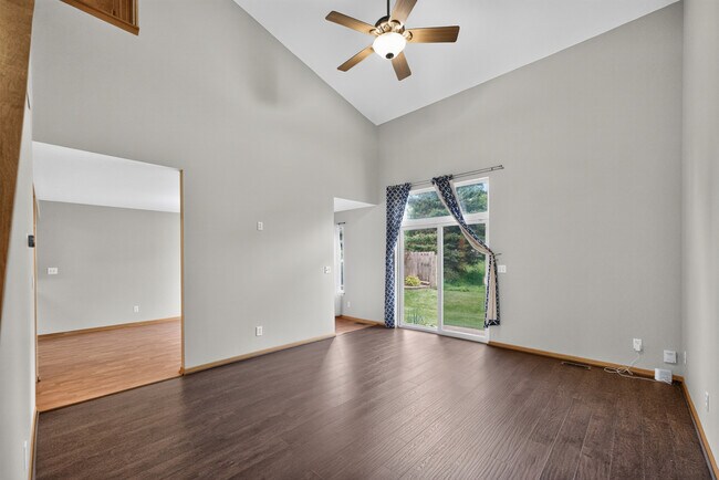 Building Photo - 1110 Rose Dr